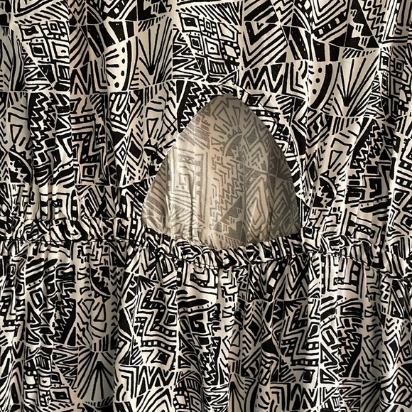 Patterned Mini Dress with Pockets - Picture 5 of 5